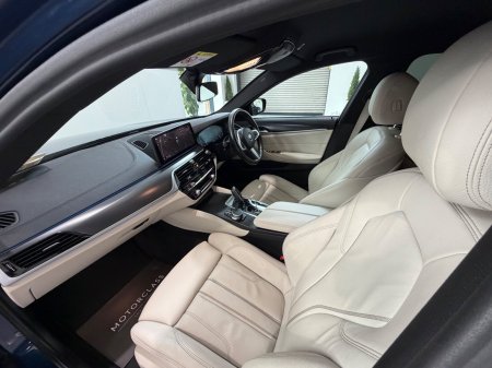 2022 BMW 5-Series - photo 16