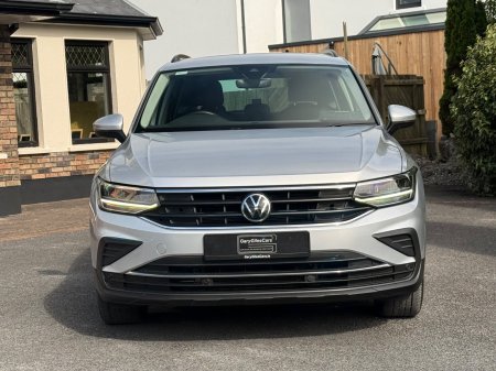 2022 Volkswagen Tiguan - photo 2