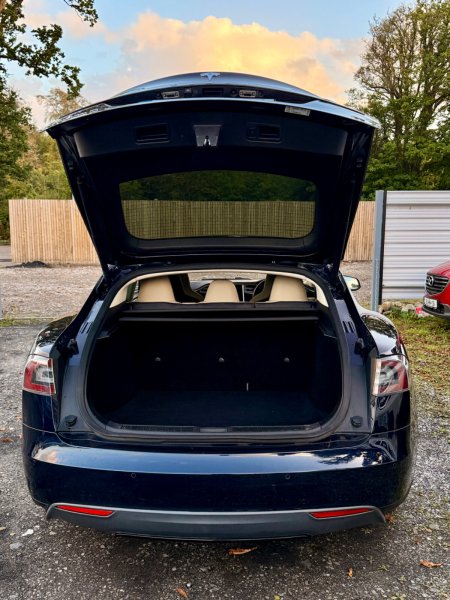 2015 Tesla Model S - photo 27
