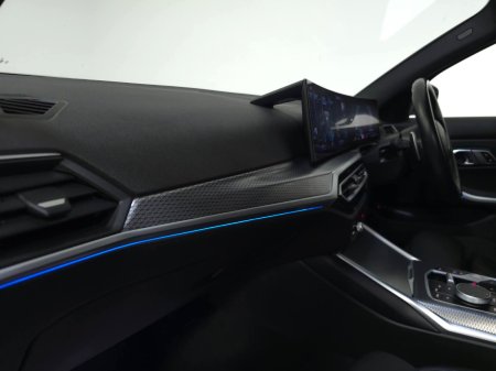 2023 BMW 3-Series - photo 19