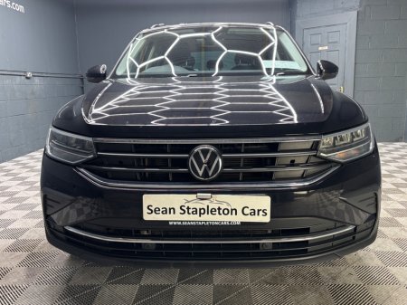 2023 Volkswagen Tiguan - photo 2