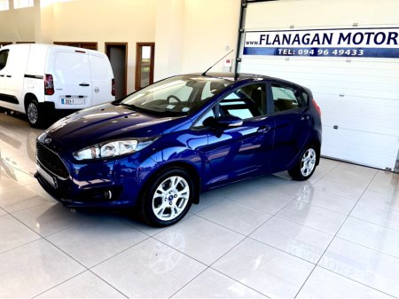 2017 Ford Fiesta - photo 2