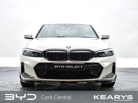 2025 BMW 3-Series - photo 4
