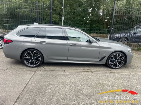 2022 BMW 5-Series - photo 2