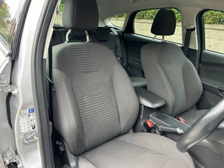 2016 Ford Focus - photo 15
