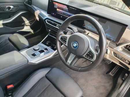 2024 BMW 3-Series - photo 6