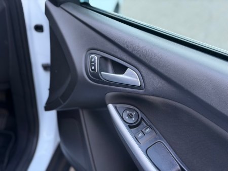 2017 Ford Focus - photo 17