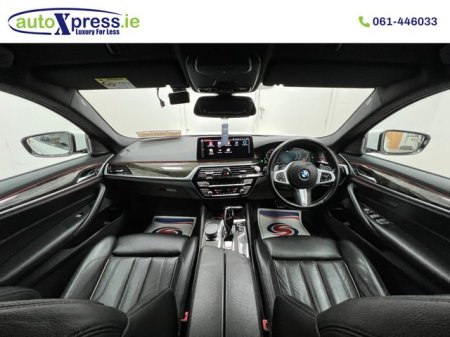 2022 BMW 5-Series - photo 2