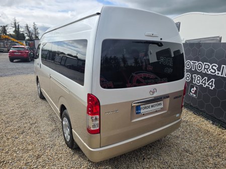 2025 Toyota Hiace - photo 3