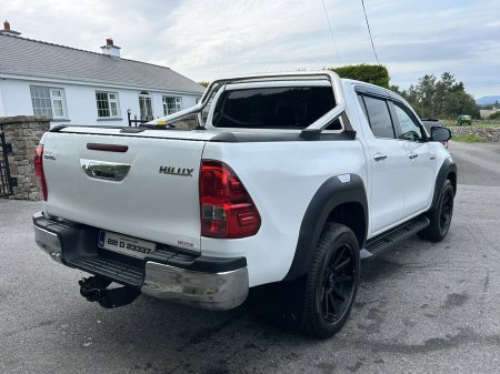 2022 Toyota Hilux - photo 3