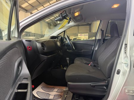 2017 Toyota Vitz - photo 23