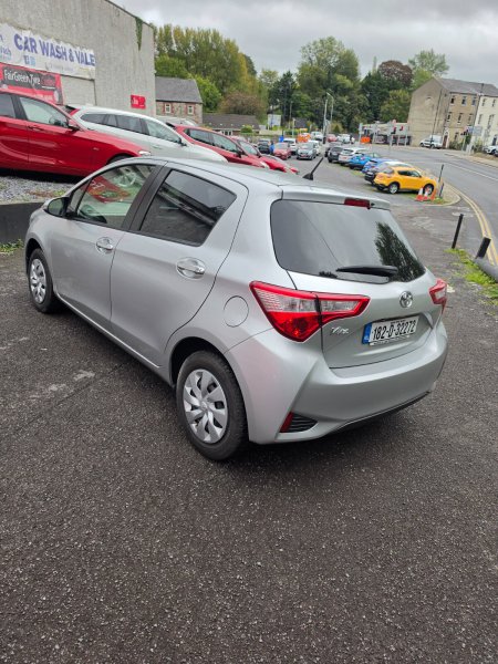 2018 Toyota Vitz - photo 6