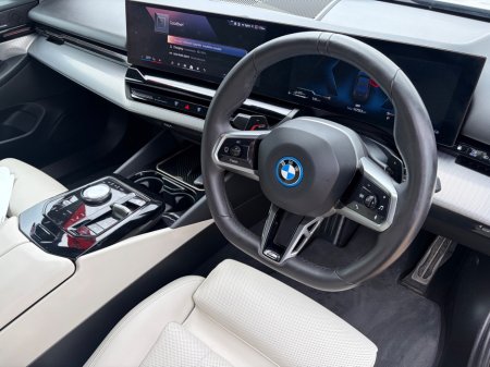 2024 BMW 5-Series - photo 12