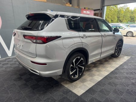 2024 Mitsubishi Outlander - photo 3