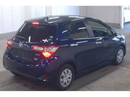2017 Toyota Vitz - photo 4