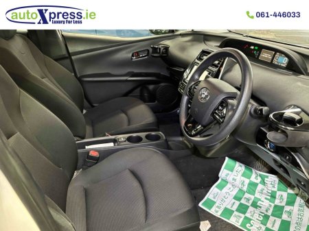 2019 Toyota Prius - photo 2