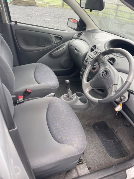 2002 Toyota Yaris - photo 11