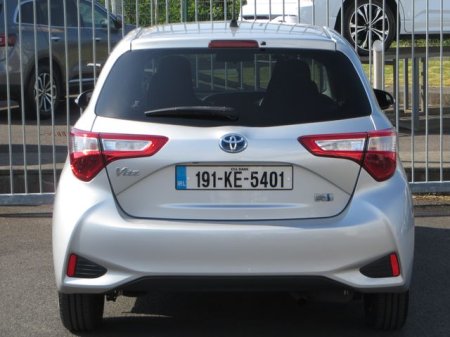 2019 Toyota Vitz - photo 7