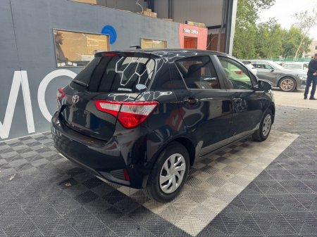 2018 Toyota Vitz - photo 3