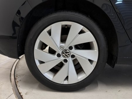 2025 Volkswagen Golf - photo 6