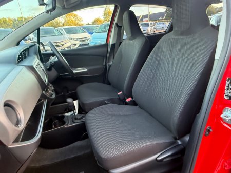 2014 Toyota Vitz - photo 17