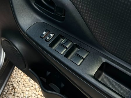 2018 Toyota Vitz - photo 14