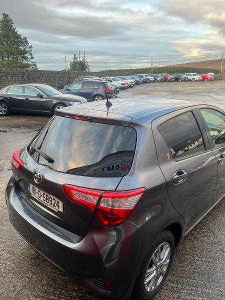 2018 Toyota Vitz - photo 11