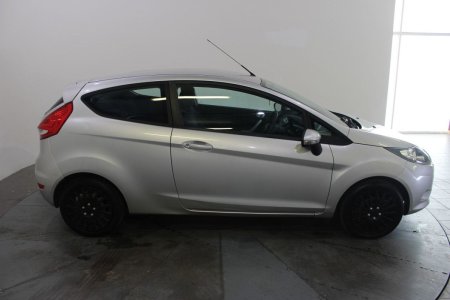 2012 Ford Fiesta - photo 2