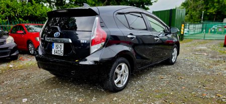 2015 Toyota Aqua - photo 2