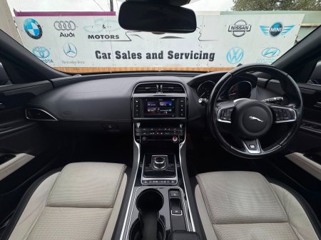 2017 Jaguar XE - photo 16