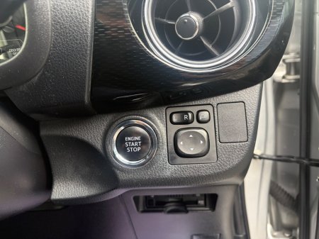 2019 Toyota Vitz - photo 9