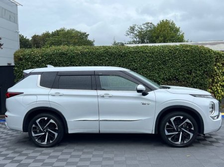 2022 Mitsubishi Outlander - photo 2