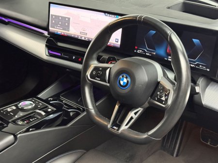 2024 BMW 5-Series - photo 9