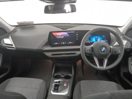 2025 BMW 1-Series - photo 4