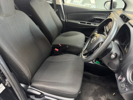 2018 Toyota Vitz - photo 13
