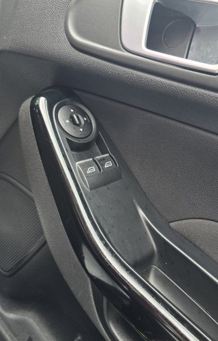 2016 Ford Fiesta - photo 18