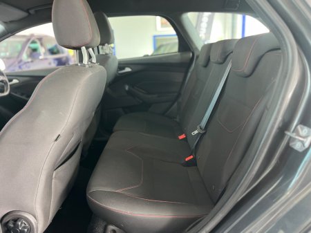 2016 Ford Focus - photo 10