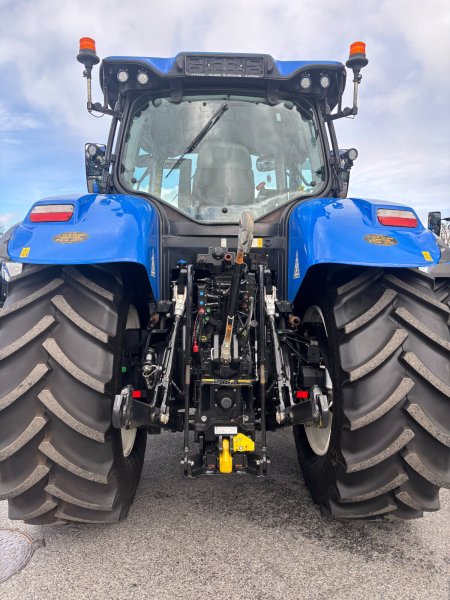 0 New Holland T7.210 - photo 4