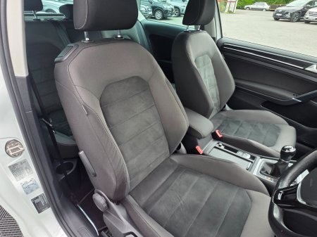 2019 Volkswagen Golf - photo 5