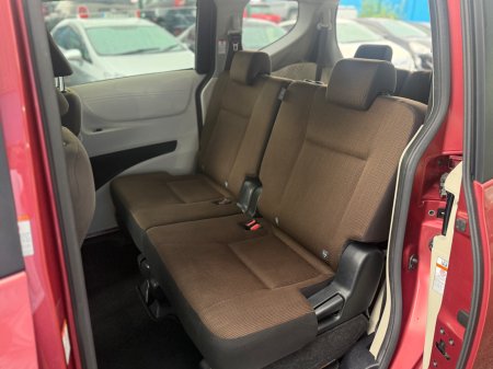 2017 Toyota Sienta - photo 8