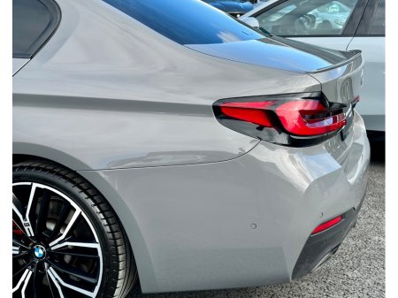 2022 BMW 5-Series - photo 10