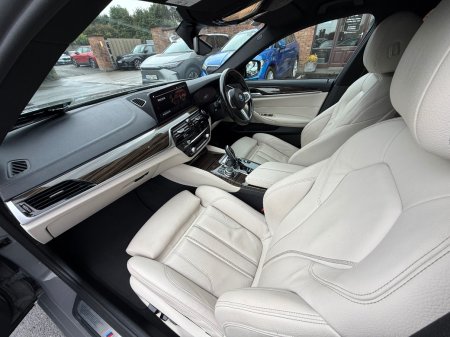 2022 BMW 5-Series - photo 18