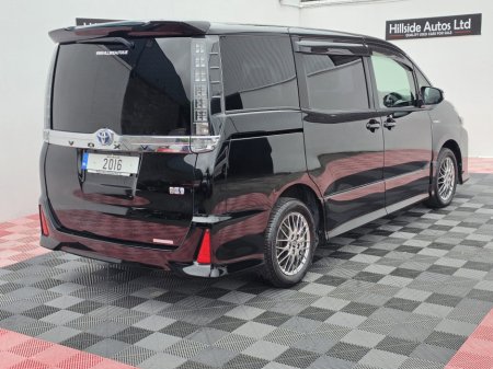 2016 Toyota Voxy - photo 15