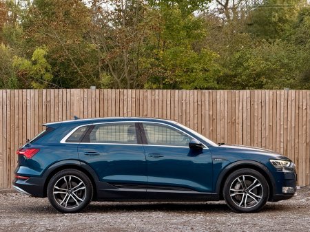 2020 Audi e-tron - photo 12