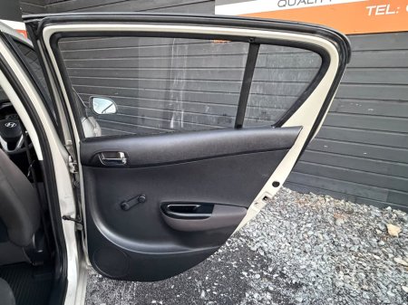2012 Hyundai i20 - photo 17