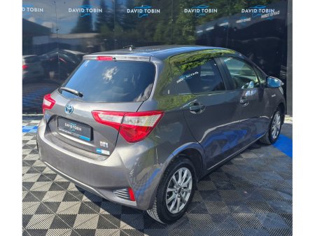 2017 Toyota Vitz - photo 6