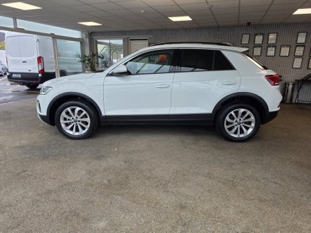 2025 Volkswagen T-Roc - photo 8