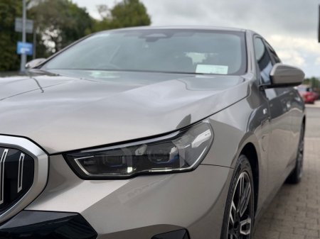 2024 BMW 5-Series - photo 17