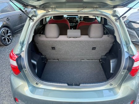 2017 Toyota Vitz - photo 9