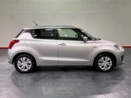 2022 Suzuki Swift - photo 2